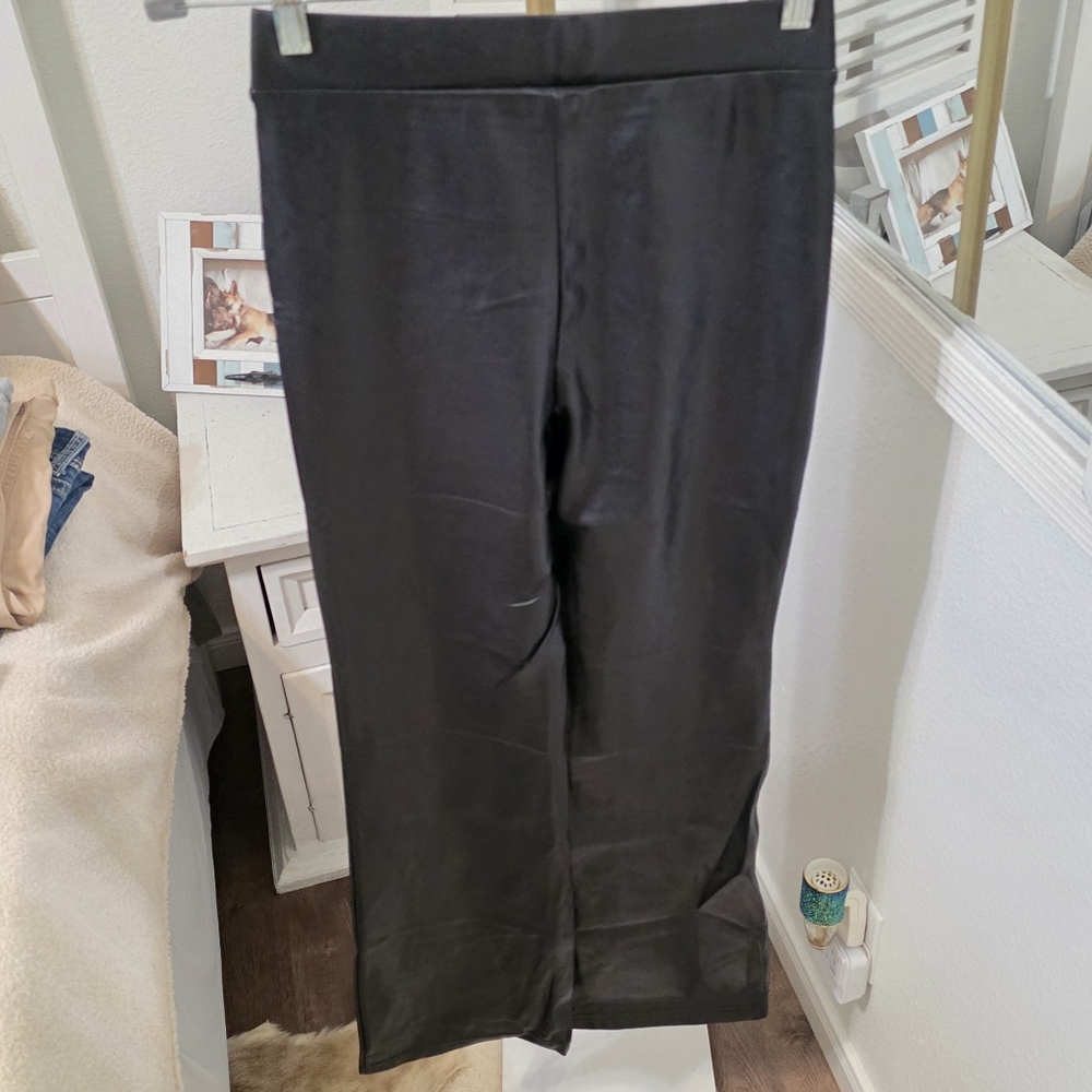 🆕️ Aritzia Upstage Flared Vegan Leather Pant - Picture 9 of 16